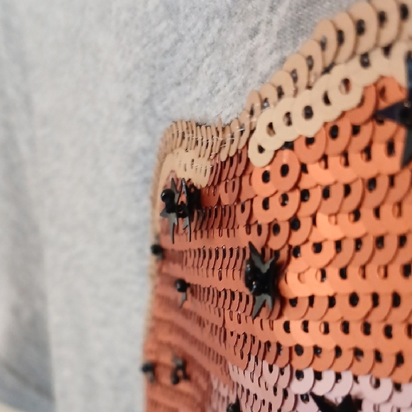 DAVI & DANI Gray Tee with Sequin Lip Design - Picture 5 of 5